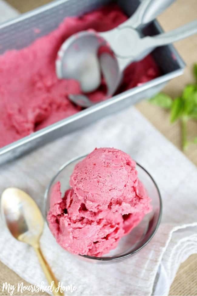 Raspberry Nice Cream - Ovenspiration