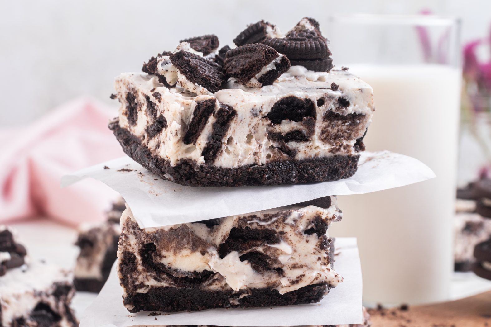 oreo cheesecake bars with milk